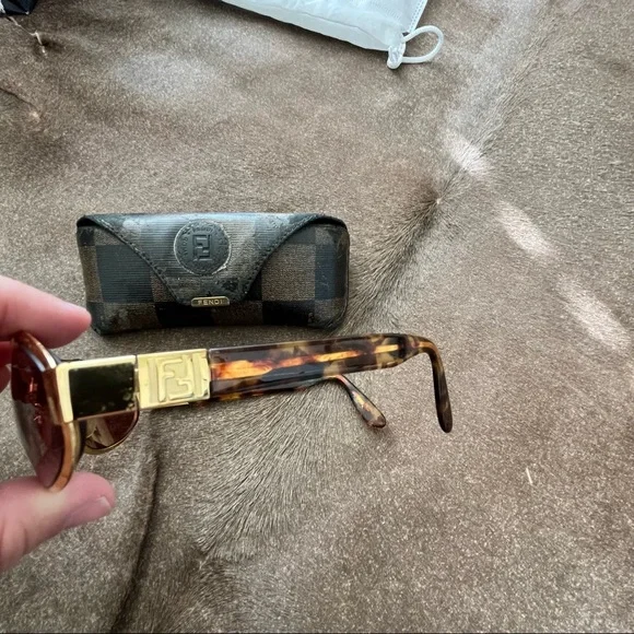 FENDI VTG Aviator Gold Rimmed Oval Logo Singlasses - Picture 8 of 14